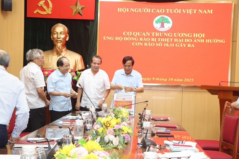 hoi-nct-viet-nam-quyen-gop-ung-ho-dong-bao-bi-thiet-hai-do-bao